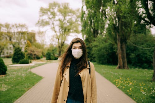 Should we now wear masks outside in the UK
